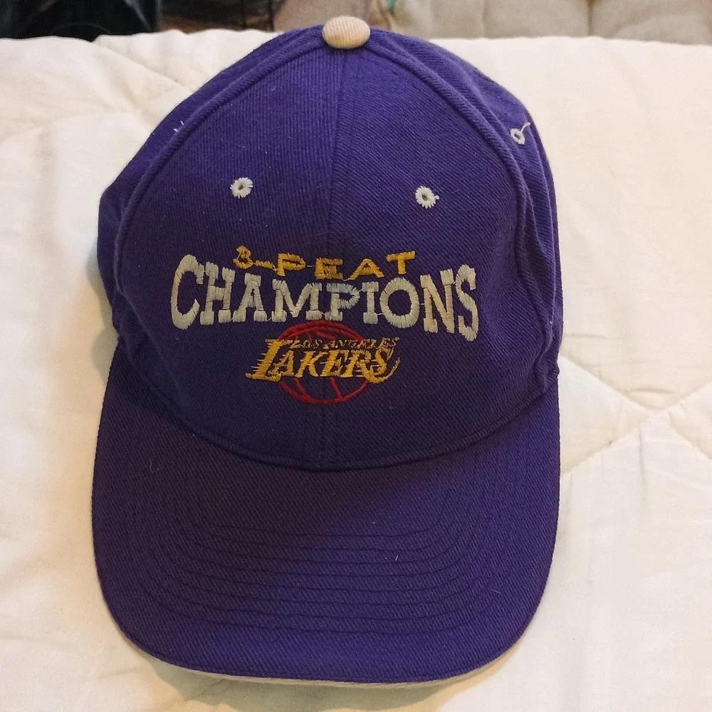 VINTAGE LA LAKERS 2002 3-PEAT NBA CHAMPIONS American Cap 100% Acrylic Kobe Shaq - Picture 2 of 7